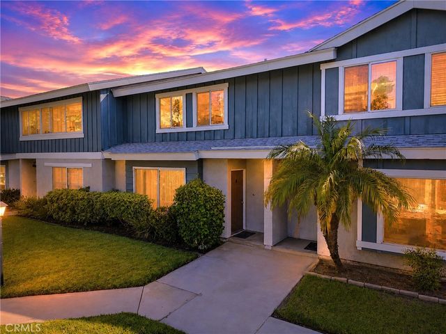 8901 Serapis 8, Downey, CA 90240