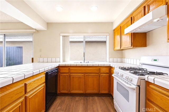 8901 Serapis 8, Downey, CA 90240