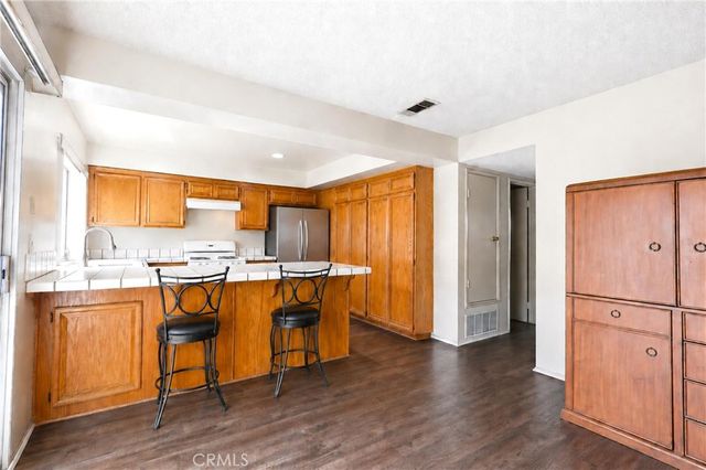 8901 Serapis 8, Downey, CA 90240