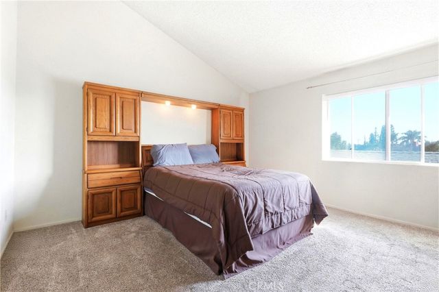 8901 Serapis 8, Downey, CA 90240