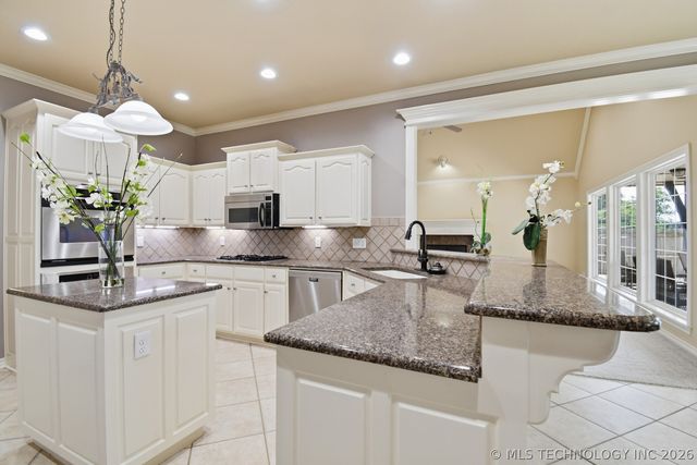 3828 S Sequoia Avenue, Broken Arrow, OK 74011