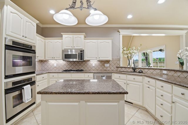 3828 S Sequoia Avenue, Broken Arrow, OK 74011