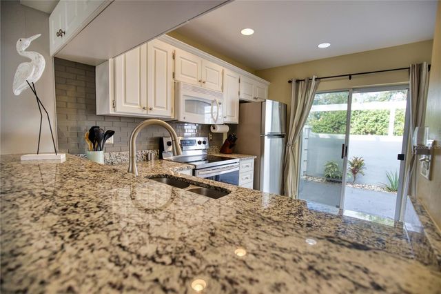 208 CERROMAR WAY S 26, Venice, FL 34293