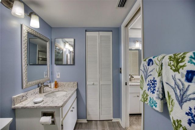208 CERROMAR WAY S 26, Venice, FL 34293