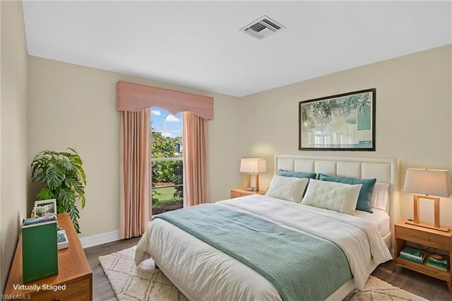450 Huntington DR, Naples, FL 34109