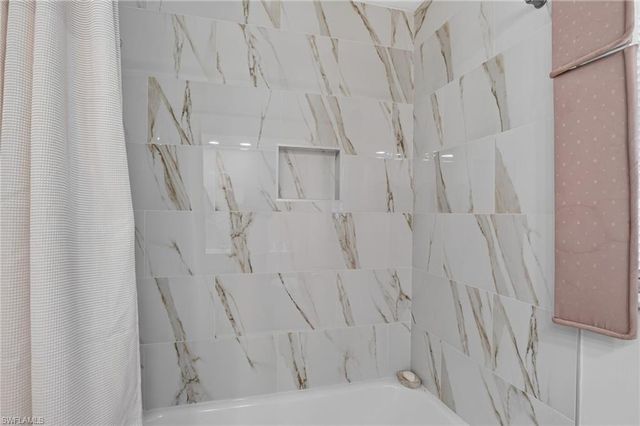 450 Huntington DR, Naples, FL 34109