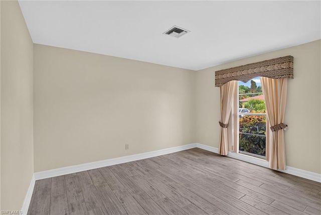 450 Huntington DR, Naples, FL 34109