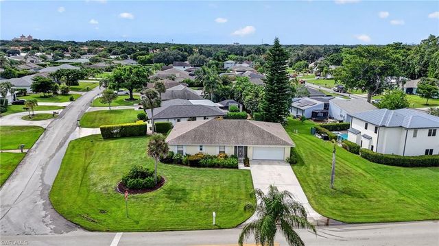 450 Huntington DR, Naples, FL 34109