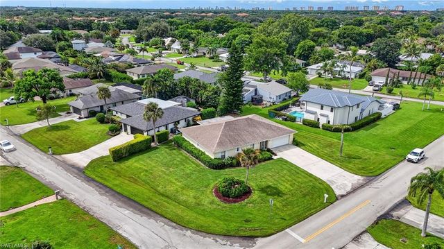 450 Huntington DR, Naples, FL 34109