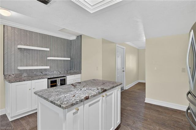 450 Huntington DR, Naples, FL 34109