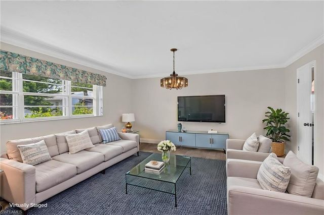 450 Huntington DR, Naples, FL 34109