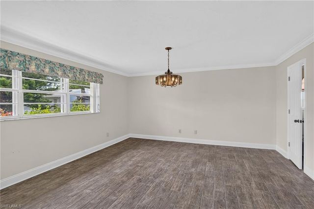 450 Huntington DR, Naples, FL 34109