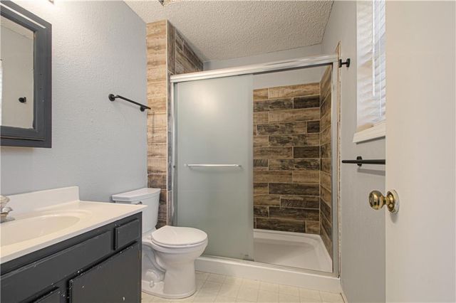 502 SE 21st Street, Oak Grove, MO 64075