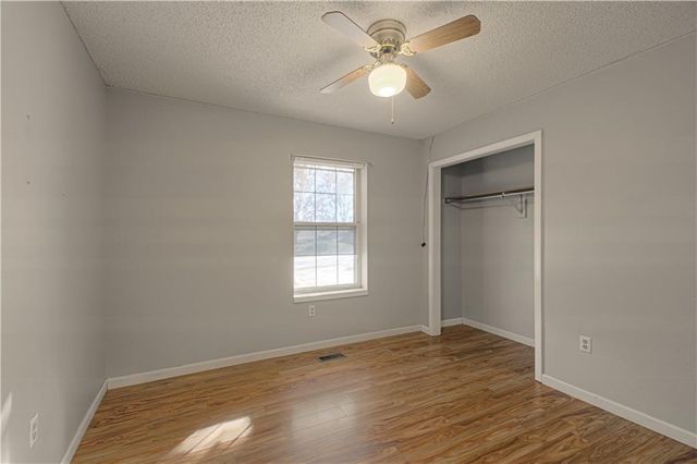 502 SE 21st Street, Oak Grove, MO 64075