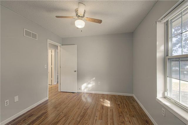 502 SE 21st Street, Oak Grove, MO 64075