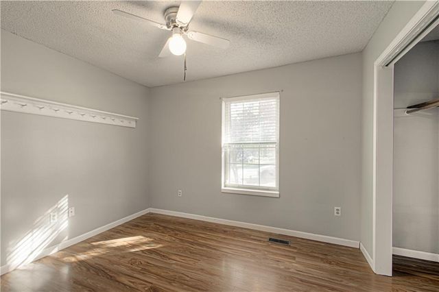 502 SE 21st Street, Oak Grove, MO 64075