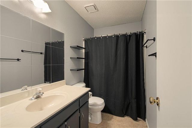 502 SE 21st Street, Oak Grove, MO 64075