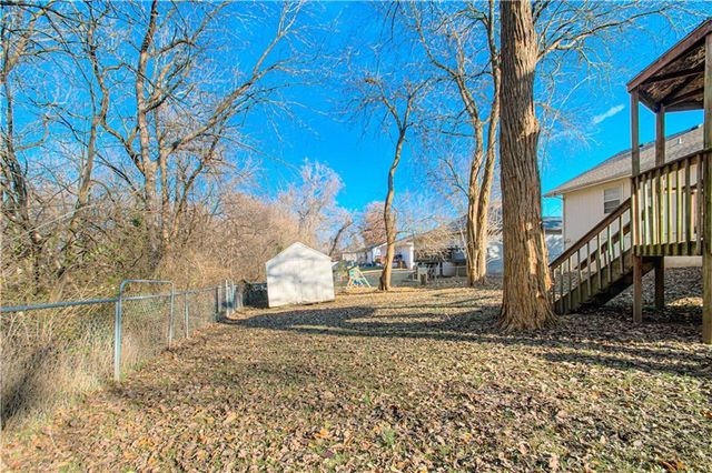 502 SE 21st Street, Oak Grove, MO 64075