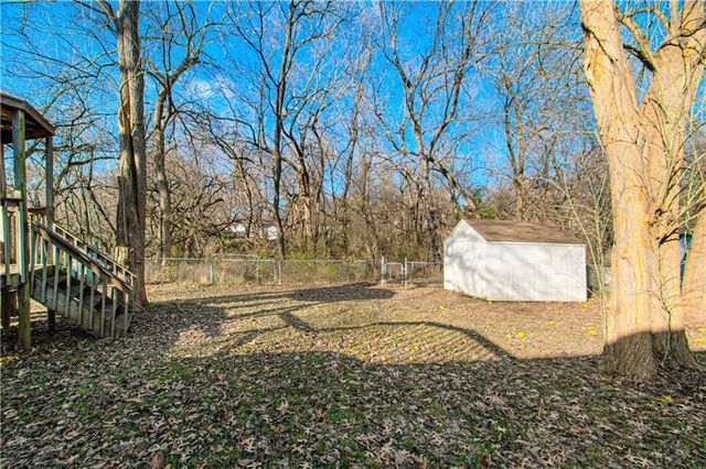 502 SE 21st Street, Oak Grove, MO 64075