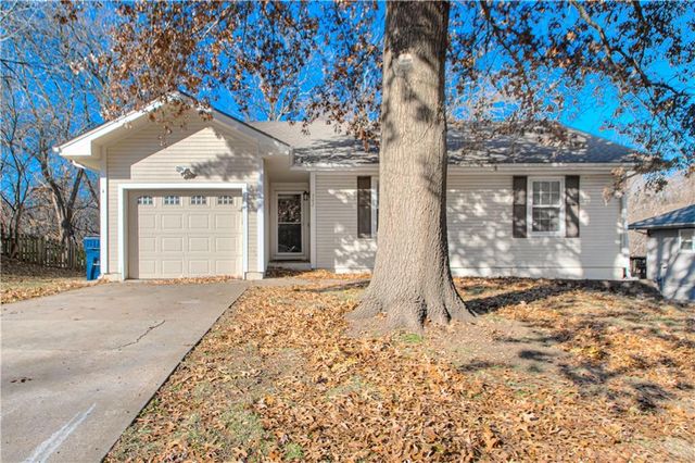 502 SE 21st Street, Oak Grove, MO 64075