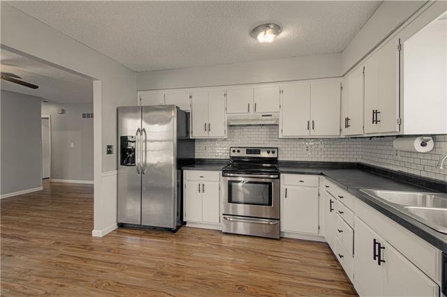 502 SE 21st Street, Oak Grove, MO 64075