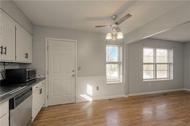 502 SE 21st Street, Oak Grove, MO 64075