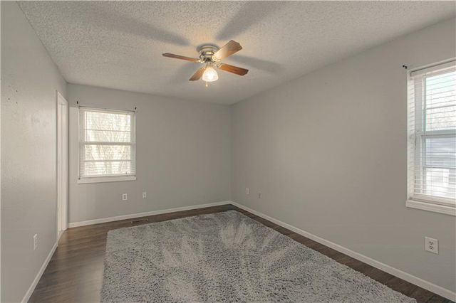 502 SE 21st Street, Oak Grove, MO 64075