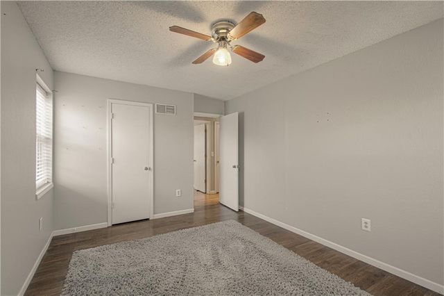 502 SE 21st Street, Oak Grove, MO 64075