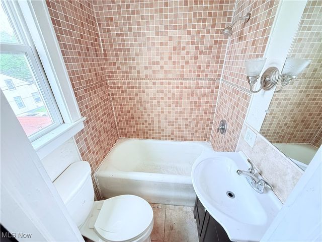 1242 Ridge Avenue, Steubenville, OH 43952