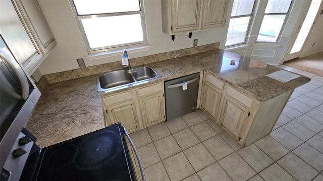 1221 Nicole Way, Fort Worth, TX 76028