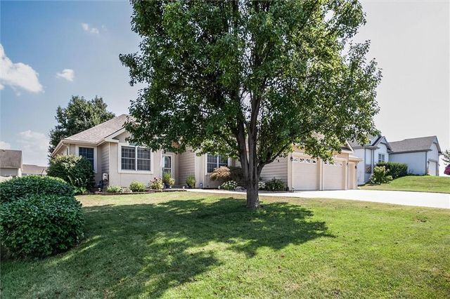 16017 Cedar Street, Basehor, KS 66007