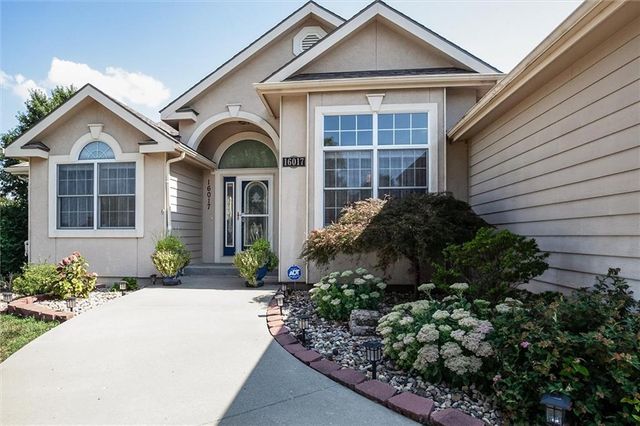 16017 Cedar Street, Basehor, KS 66007