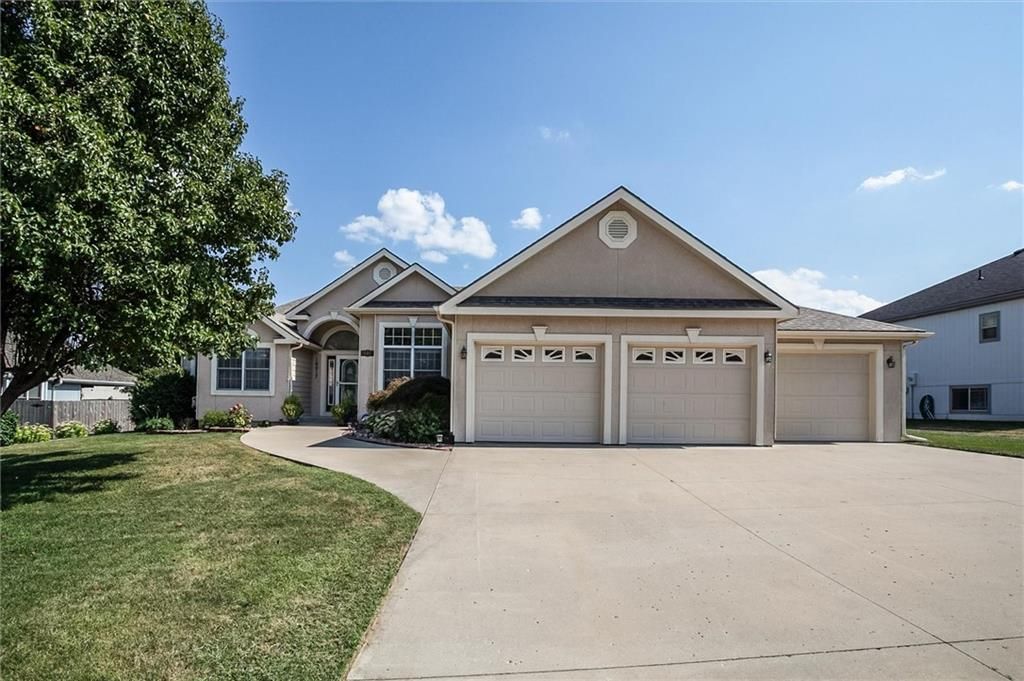 16017 Cedar Street, Basehor, KS 66007