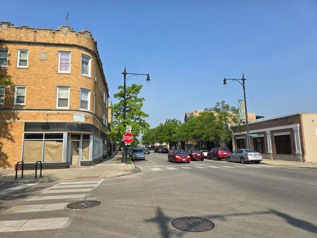 3305 W Bryn Mawr Avenue, Chicago, IL 60659