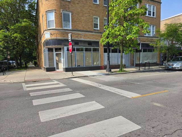 3305 W Bryn Mawr Avenue, Chicago, IL 60659