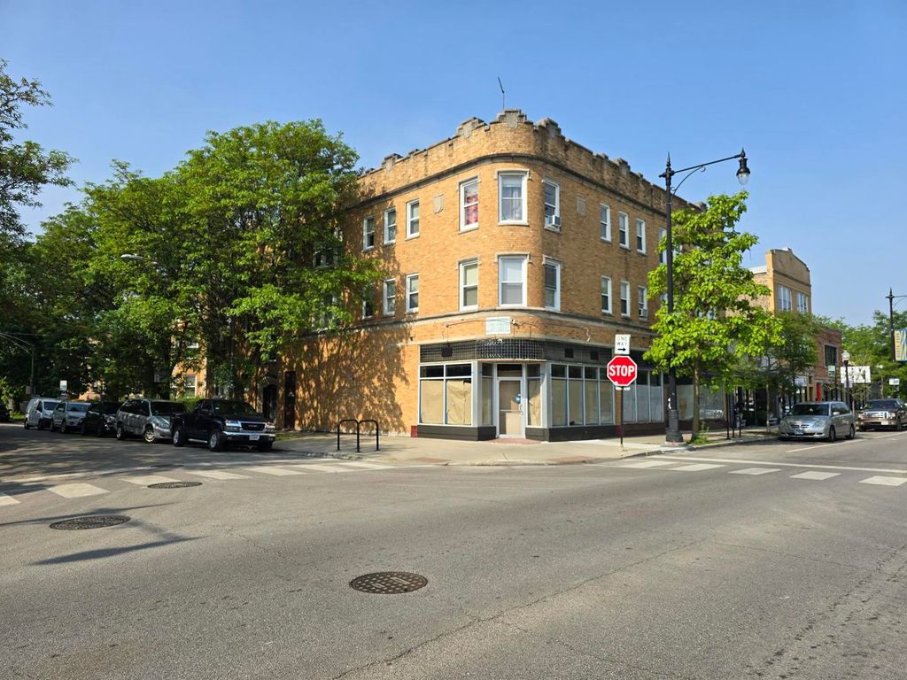 3305 W Bryn Mawr Avenue, Chicago, IL 60659