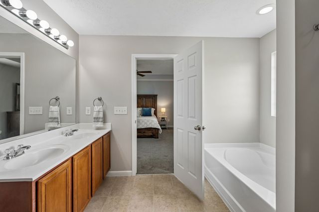 1017 Harmony Ln, Hendersonville, TN 37075