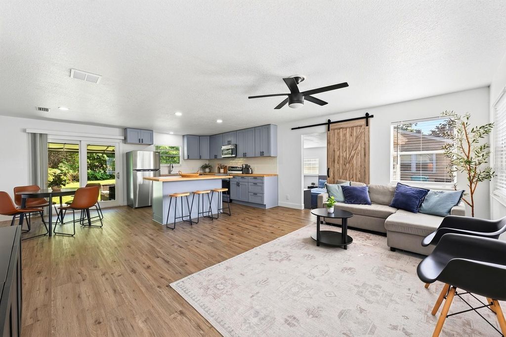 Image 11 of property listing at 401 E JERSEY STREET, Orlando, FL 32806