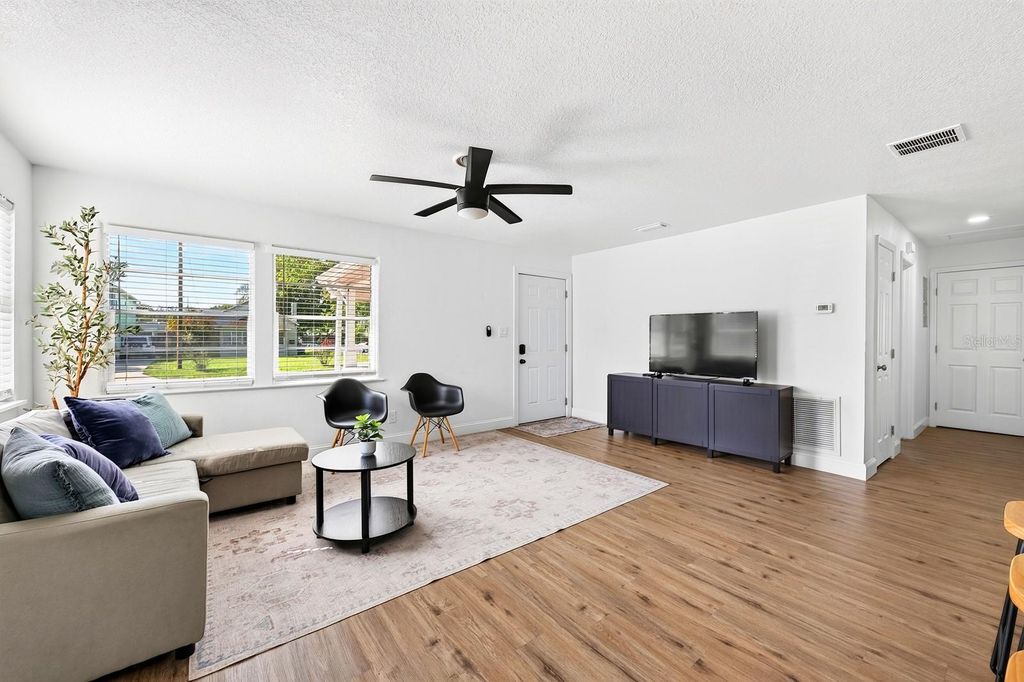Image 12 of property listing at 401 E JERSEY STREET, Orlando, FL 32806