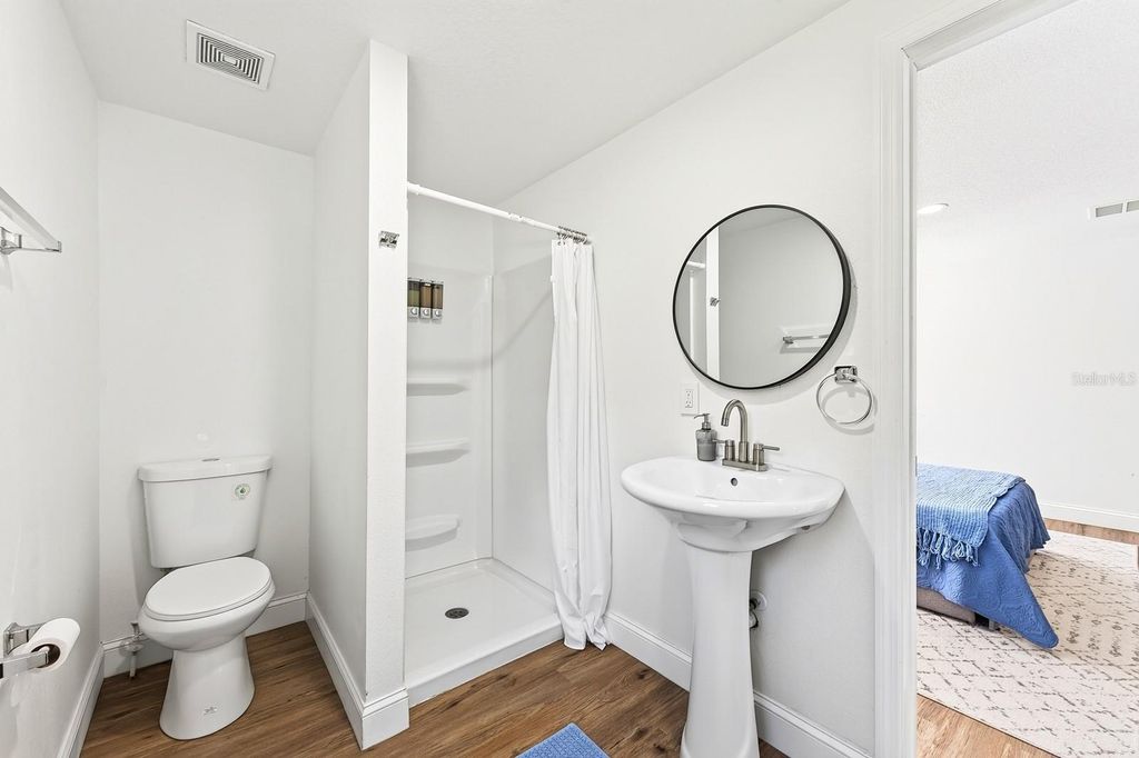Image 15 of property listing at 401 E JERSEY STREET, Orlando, FL 32806