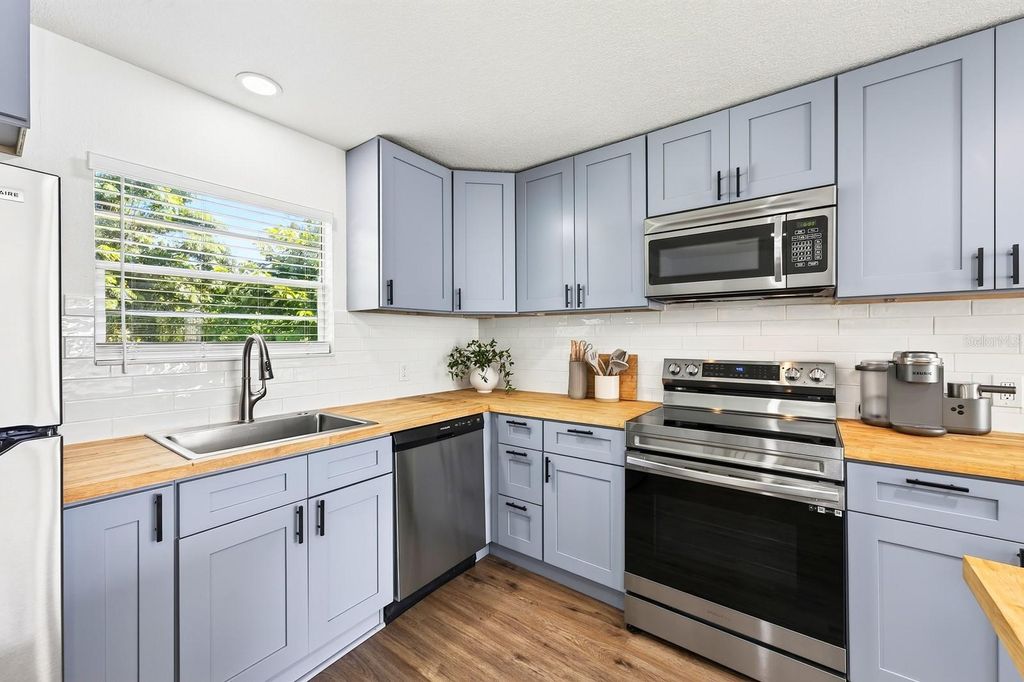 Image 6 of property listing at 401 E JERSEY STREET, Orlando, FL 32806