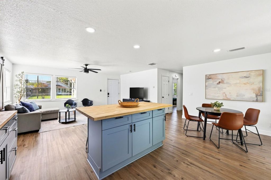 Image 7 of property listing at 401 E JERSEY STREET, Orlando, FL 32806