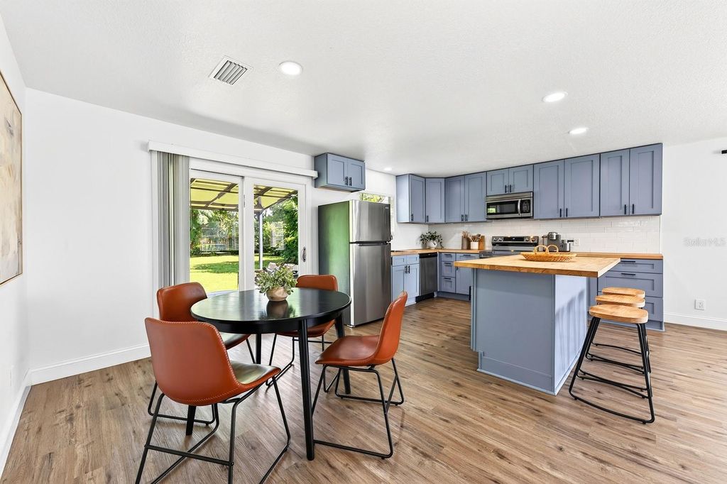 Image 8 of property listing at 401 E JERSEY STREET, Orlando, FL 32806