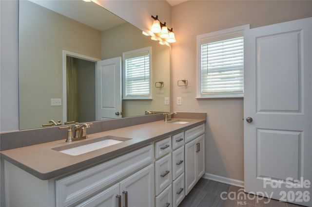 612 Tudor Park Way, Charlotte, NC 28211