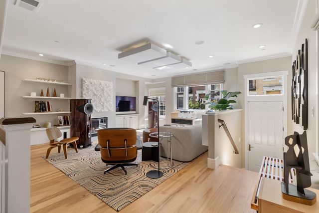 2011 Vizcaya Walk, Sacramento, CA 95818