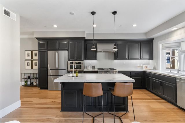 2011 Vizcaya Walk, Sacramento, CA 95818