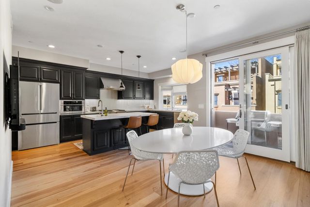 2011 Vizcaya Walk, Sacramento, CA 95818