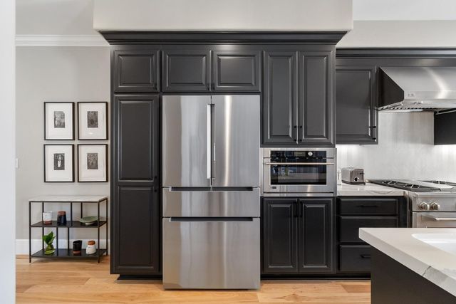 2011 Vizcaya Walk, Sacramento, CA 95818