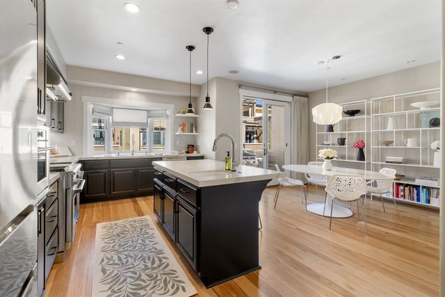 2011 Vizcaya Walk, Sacramento, CA 95818