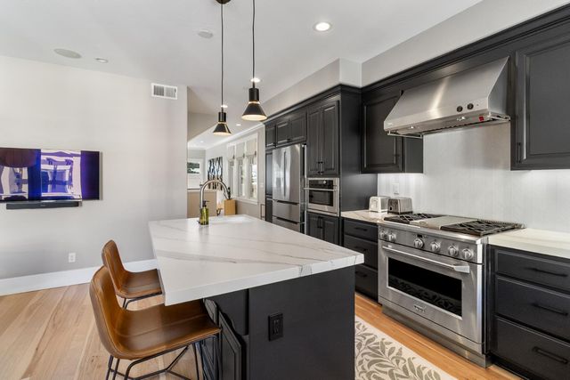 2011 Vizcaya Walk, Sacramento, CA 95818